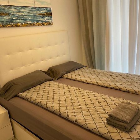 Apartment Deluxe Clara Sea Senses Torrevieja Kültér fotó